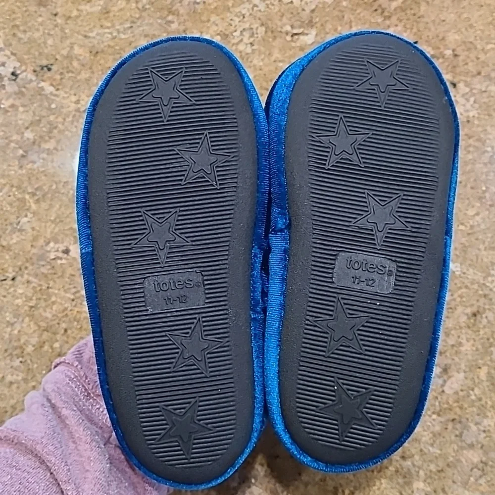 TOTES BLUE SLIPPERS MONSTER SHARK SIZE 11-12 NEW TODDLER BOY